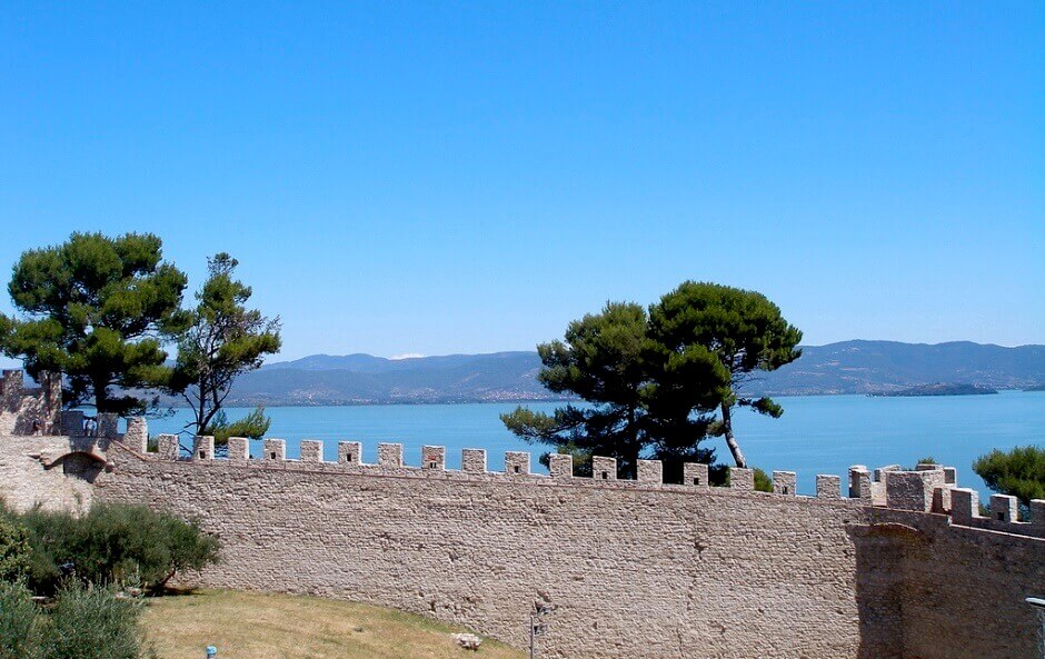 Vue du lac Trasimène en Ombrie, Italie.