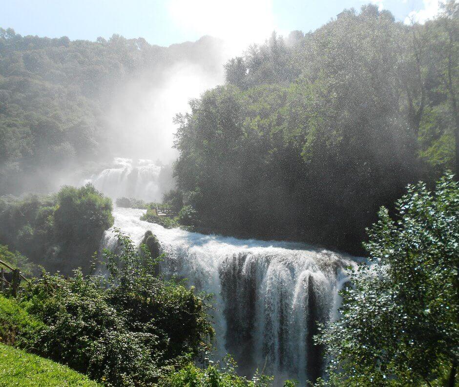 Vue de la cascade des Marmore à Terni en Ombrie, Italie.