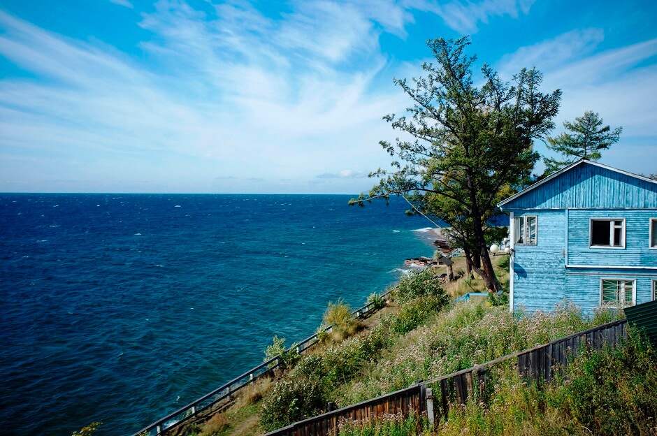 Vue du lac Baikal en Sibérie en Russie.