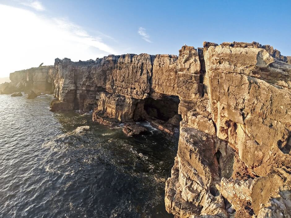 Vue des falaises près de Cascais au Portugal.