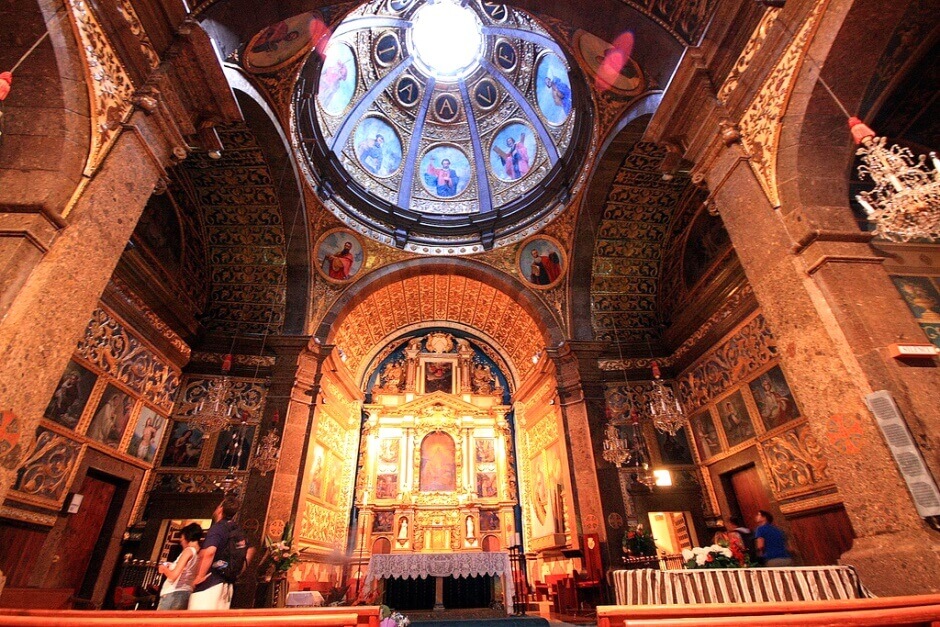 Intérieur d'une église à Majorque.