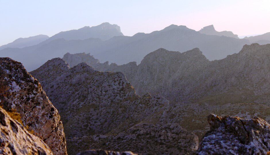 Vue d'une chaîne de montagnes à Majorque.