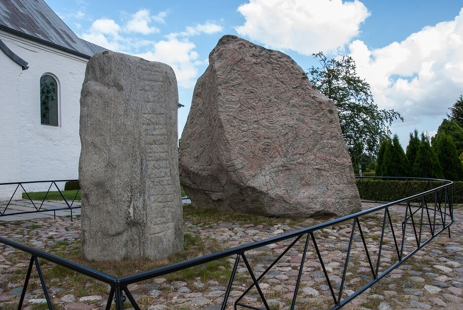 Vue des pierres de Jelling au Danemark.