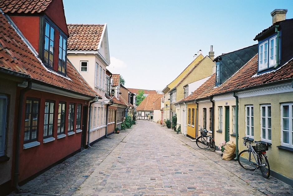 Vue d'une rue d'Odense au Danemark.