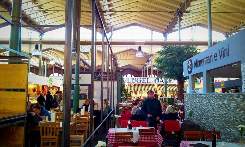 Vue d'un marché couvert à Berlin en Allemagne.