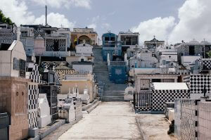 Vue d'un cimetière à la Guadeloupe.