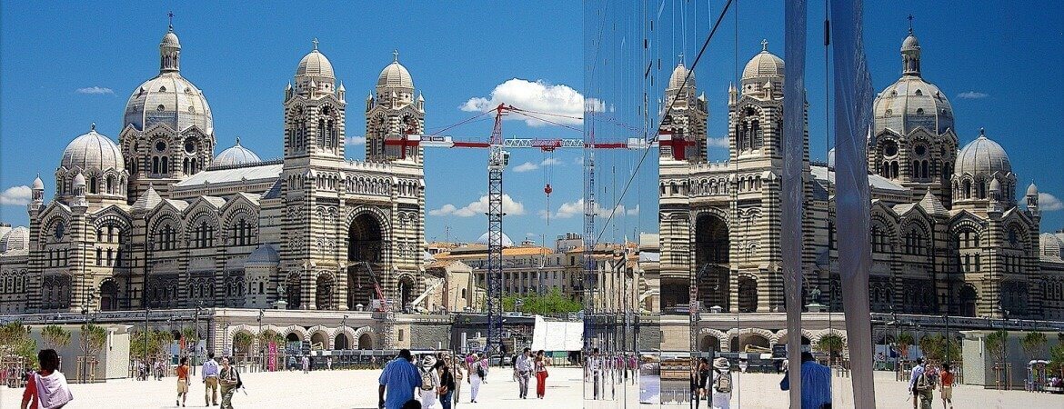 Le MuCEM et la cathédrale de Marseille.