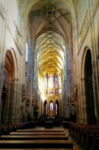 Vue de l'intérieure de la cathédrale Saint-Guy Prague