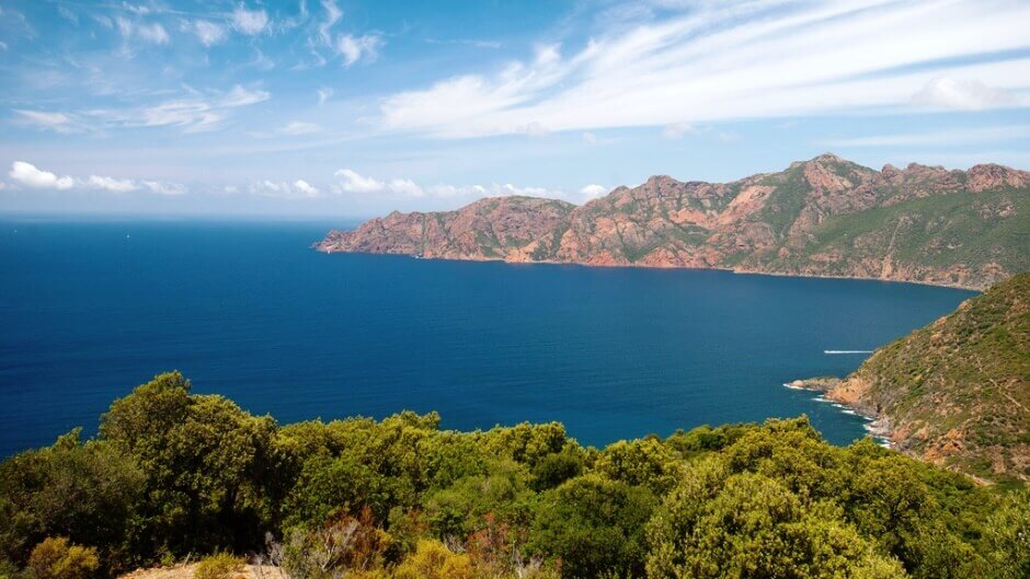 Panorama sur la réserve naturelle de Scandola en Corse.