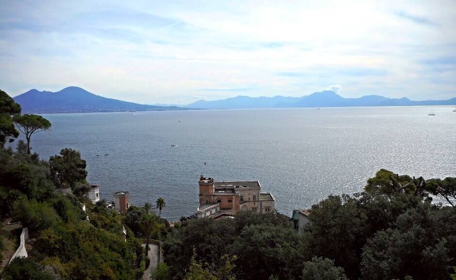 Vue du quartier de Pausilippe à Naples en Italie.