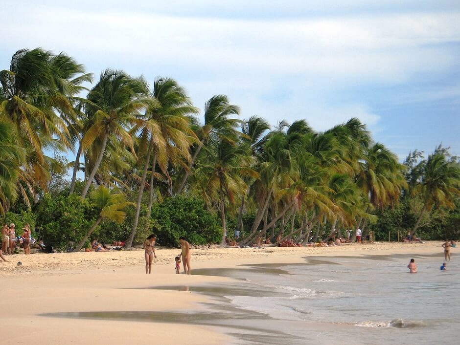 Vue de la plage des Salines en Martinique.