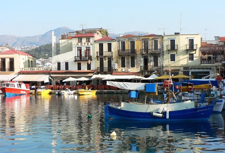 Vue du port de Réthymnon en Crète.