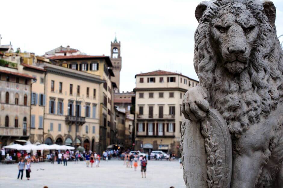 Vue de la Piazza Santa Croce à Florence.