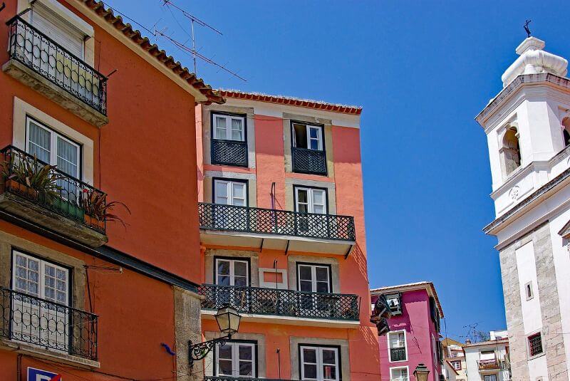 Maisons dans le quartier de l'Alfama à Lisbonne.