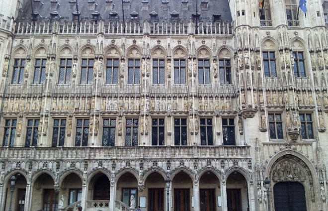 Vue de l'hôtel de ville médiéval de Btuxelles.