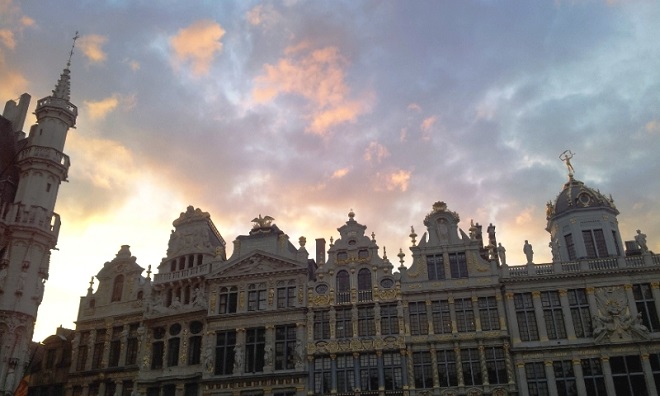 Vue des riches maisons de la Grand Place de Bruxelles.