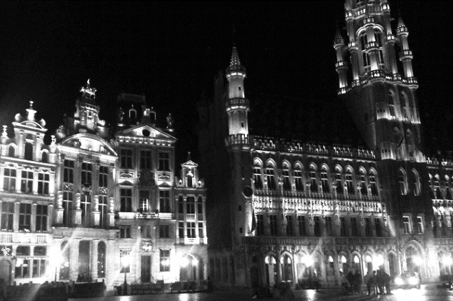Vue nocturne de la Grand Place de Bruxelles.