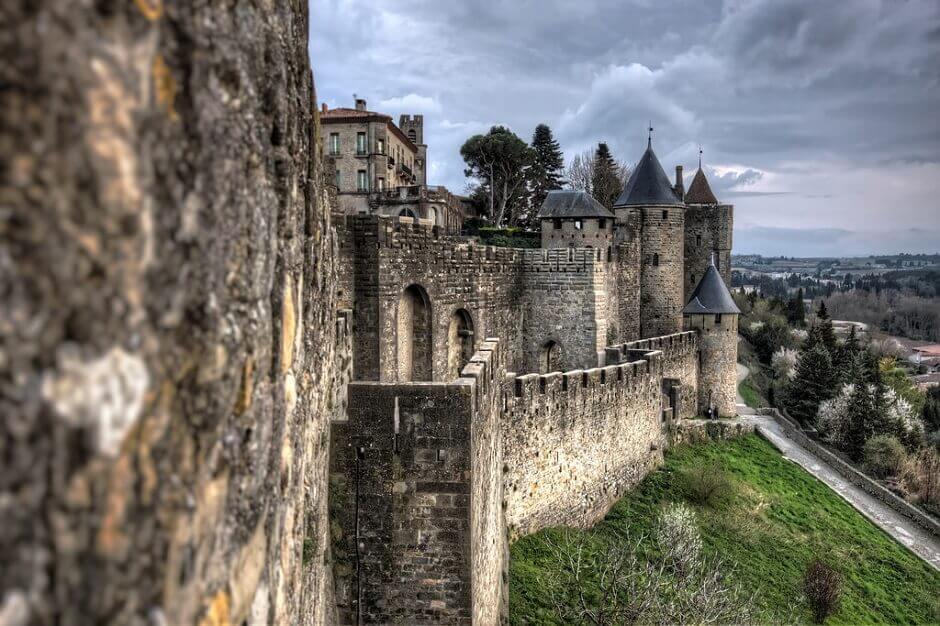 Vue des remparts médiévaux de Carcassonne.