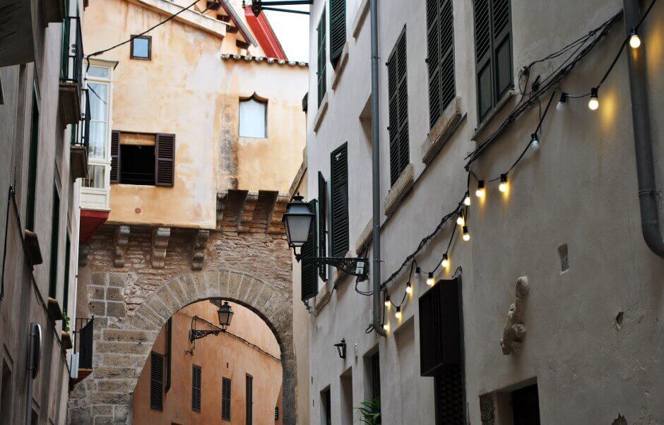  Une vieille ruelle à Palma de Majorque.