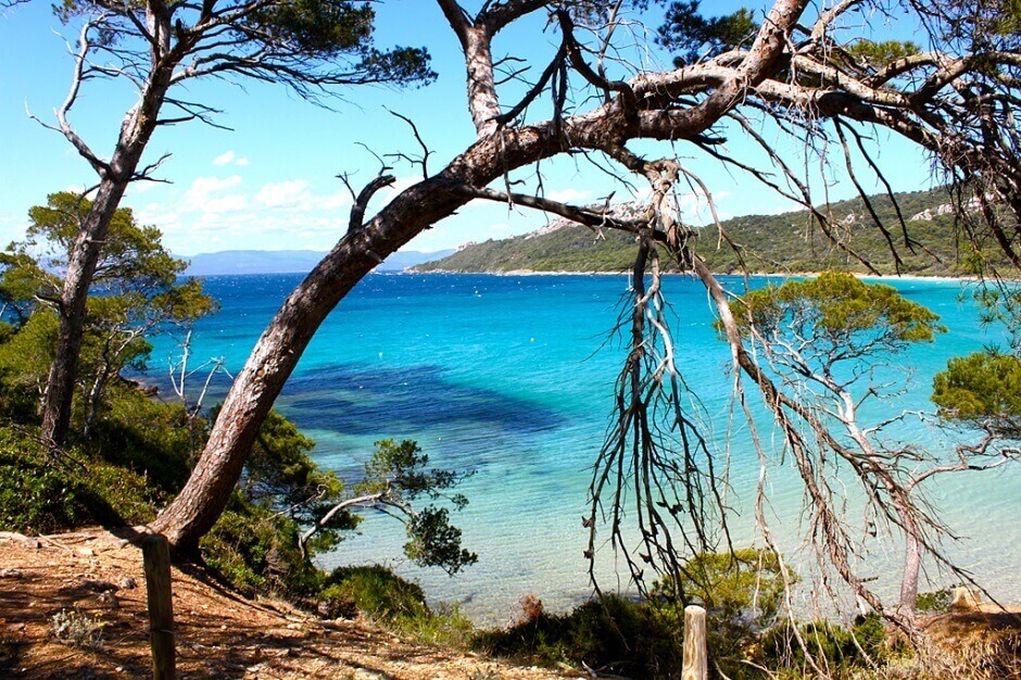 Ûne plage sur l'île de Porquerolles.