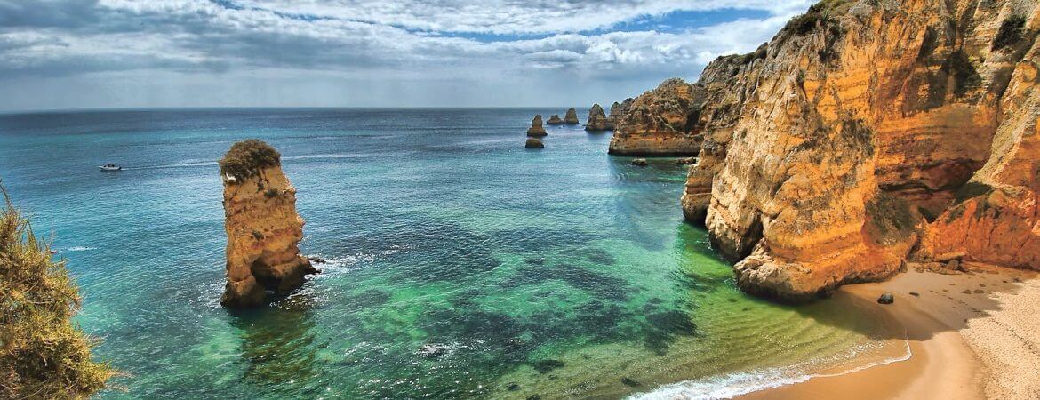 Vue des falaises de Ponta da Piedade en Algarve.