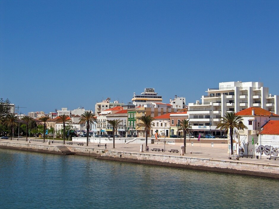 Vue de la ville de Portimao en Algarve.