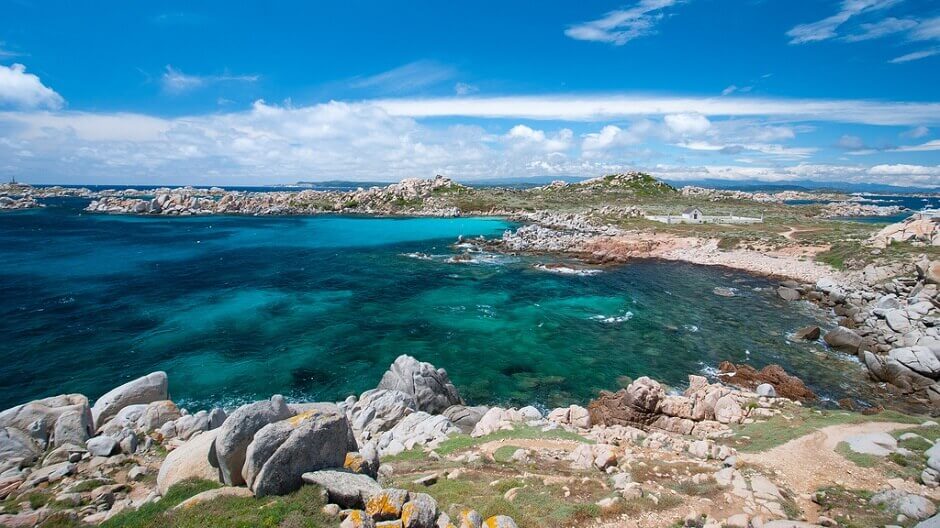 Plage des îles Lavezzi en Corse.