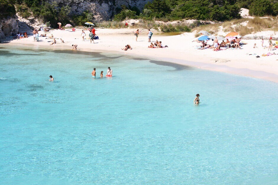 Plage du Petit Spérone en Corse.