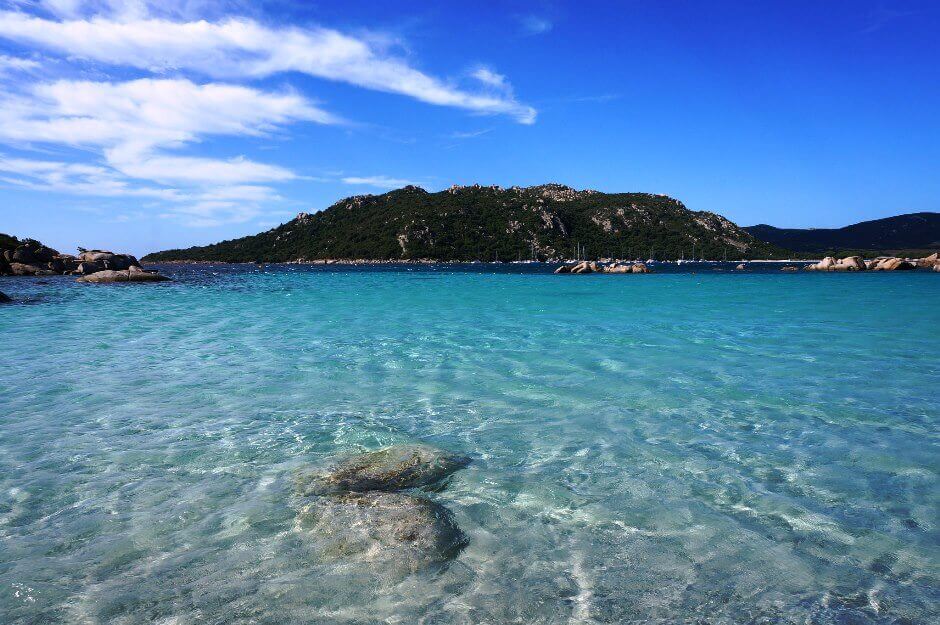 Plage de Santa Giulia en Corse.