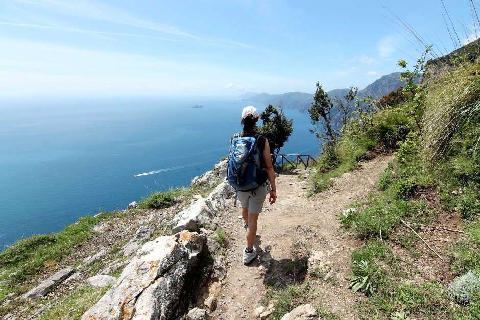 Vue du golfe de Salerne depuis un sentier en Italie.