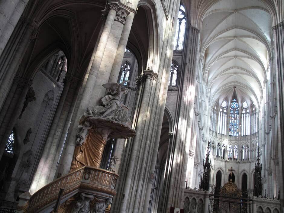 Vue intérieure de la cathédrale d'Amiens.