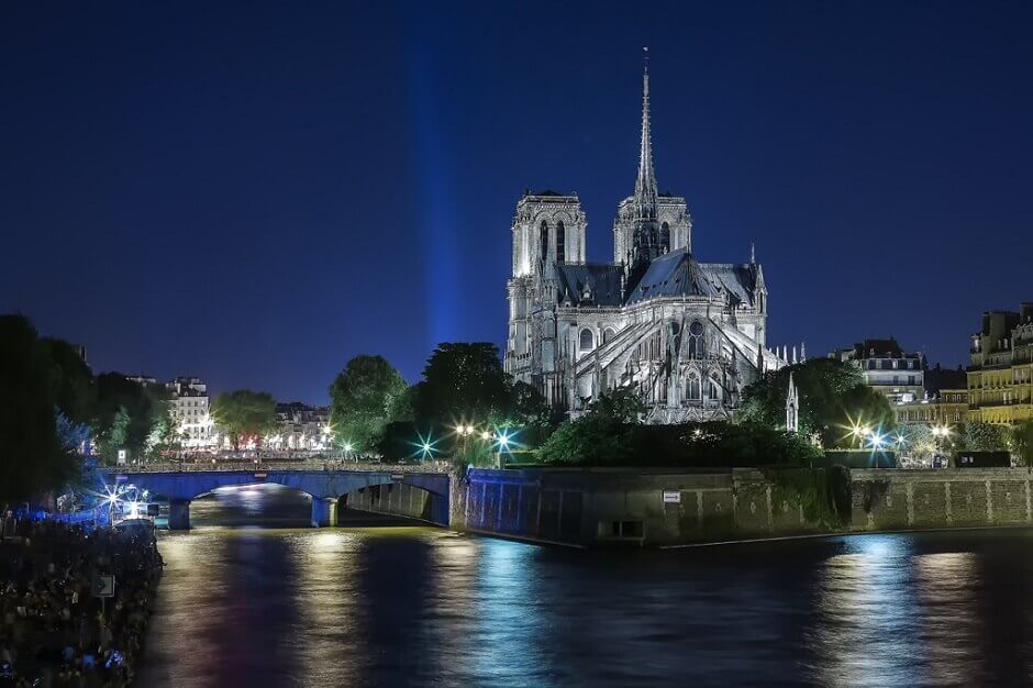 Vue sur la cathédrale Notre-Dame de Paris.