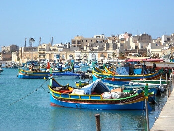 Bateaux de pêche colorés à Marsaxlokk.