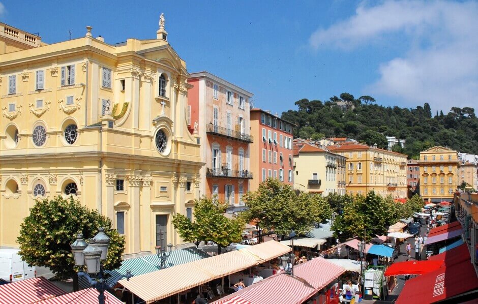 Vue du marché du cours Saleya à Nice.