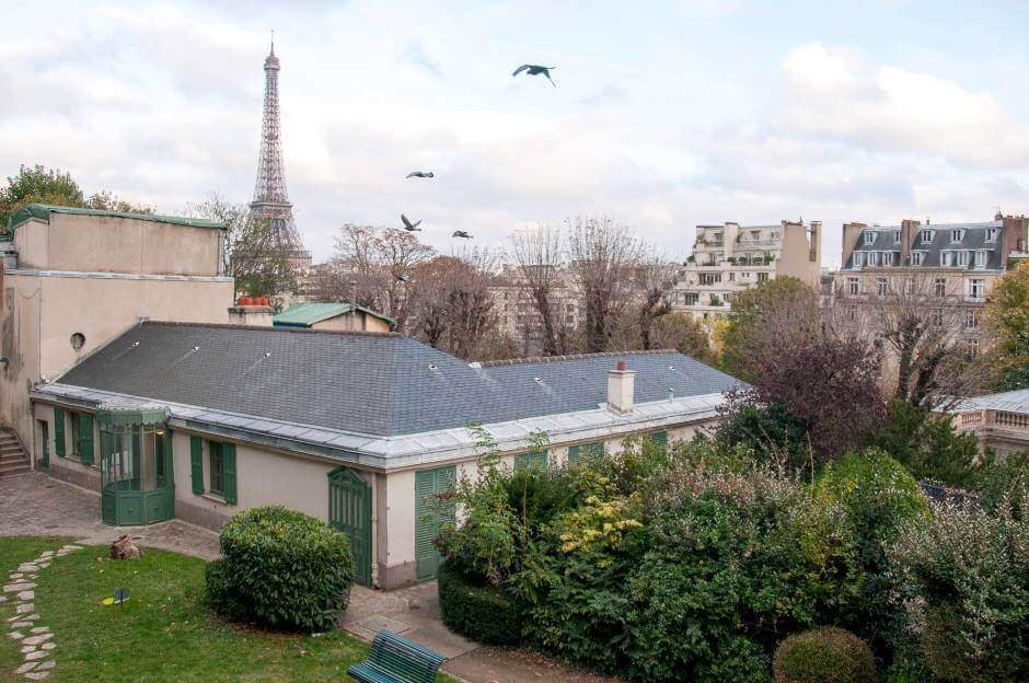 Vue de la Tour Eiffel depuis la maison de Balzac à Paris.