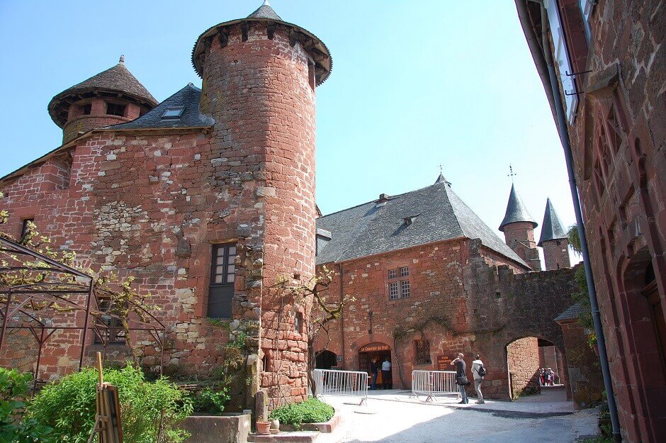 Vue du village de Collonges-la-Rouge dans le Limousin.