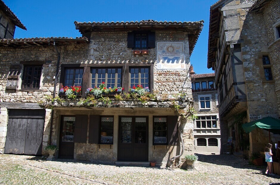 Vue du village de Pérouges près de Lyon.