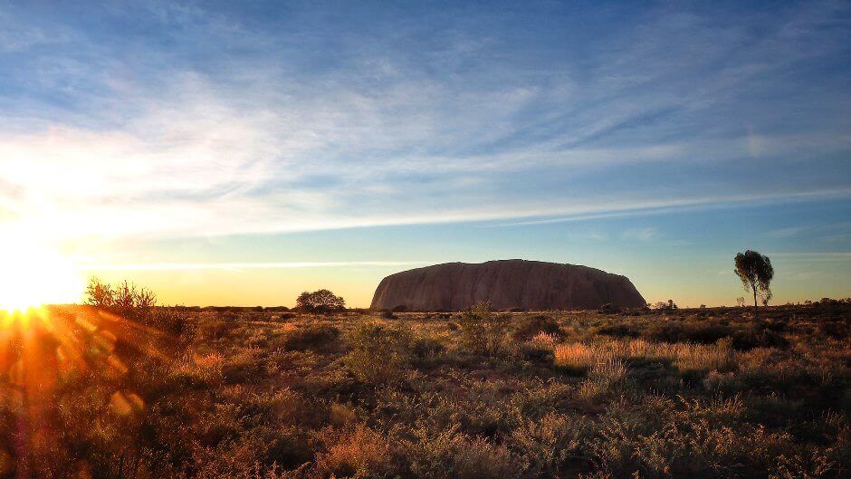 Vue du rocher d'Uluru (Ayers Rock) en Australie.