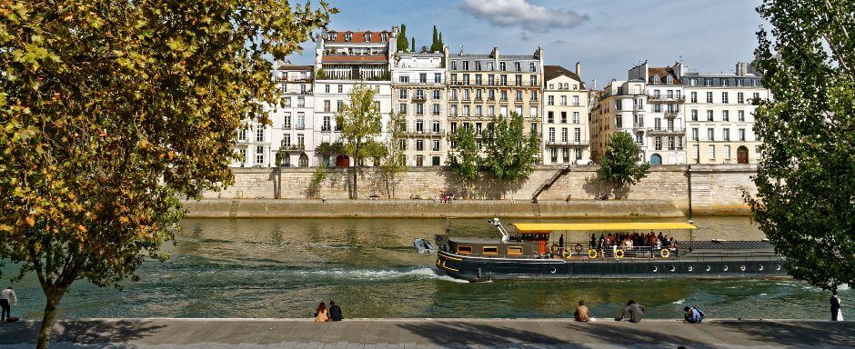 Maisons donnant sur la Seine à Paris.