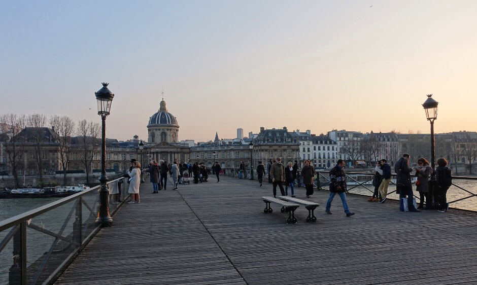 Vue du pont des Arts et de l'Institut à Paris.