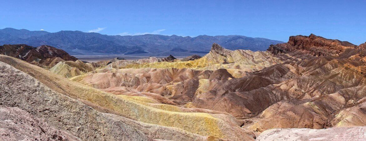 Vue de montagnes désertiques aux USA.