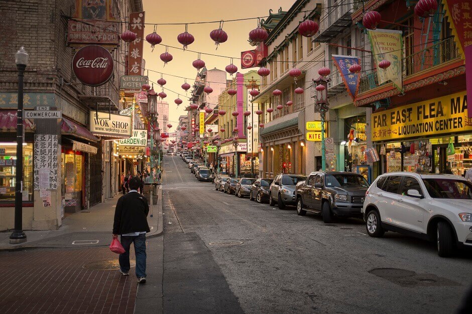 Une rue de Chinatown à San Francisco.