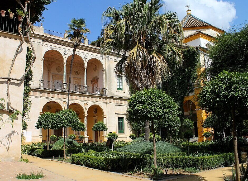 Cour d'un palais à Séville.