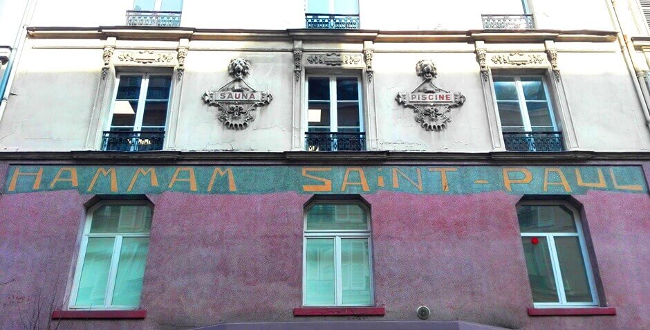 Façade d'un ancien commerce.