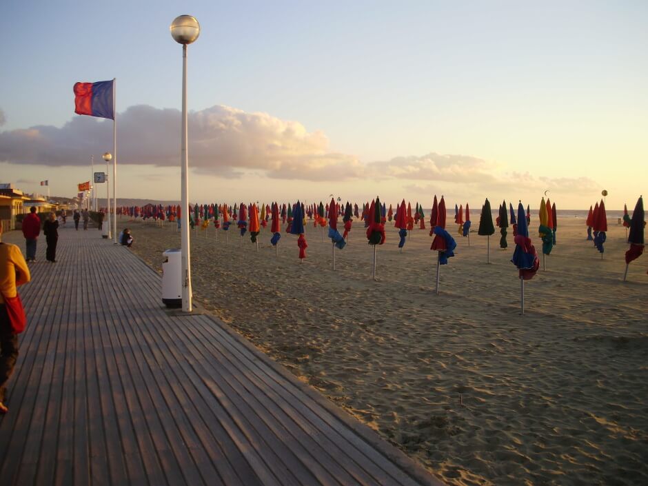 Plage de Deauville au soleil couchant