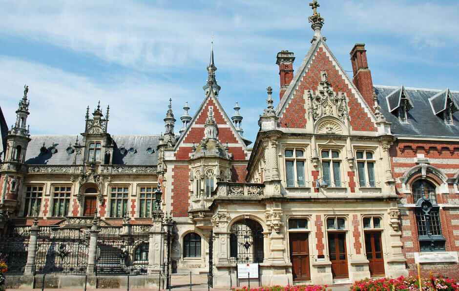 Façade du Palais Bénédictine à Fécamp.