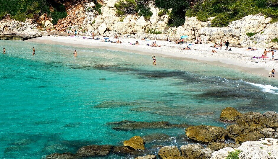 Plage de Cala Escorxada à Minorque.