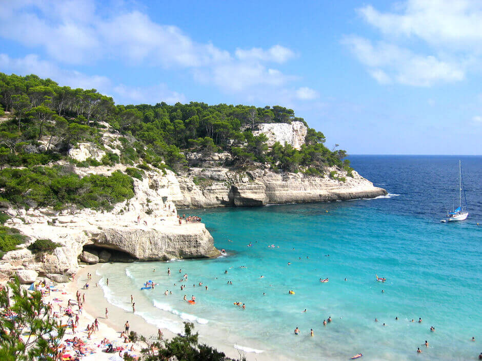 Plage de Cala Mitjana à Minorque.