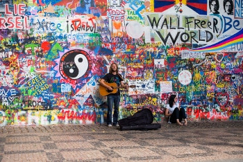 Mur coloré à Prague.