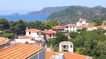 Vue de l'île d'Alonissos en Grèce.